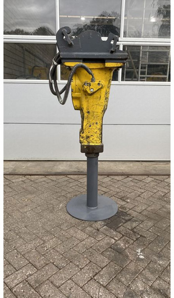 Epiroc SB452 - Hydraulic hammer for Construction machinery: picture 3 Epiroc SB452 - Hydraulic hammer for Construction machinery: picture 3