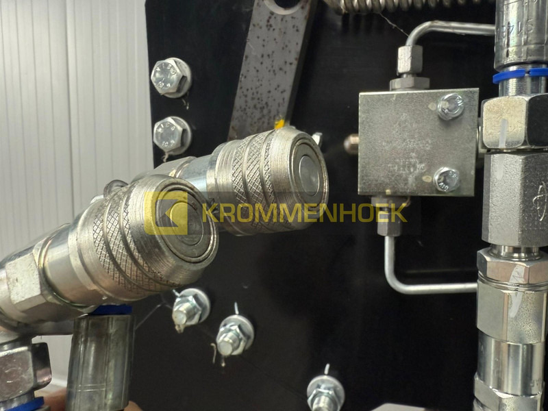 Telescopic handler Manitou Winch 3 ton: picture 9