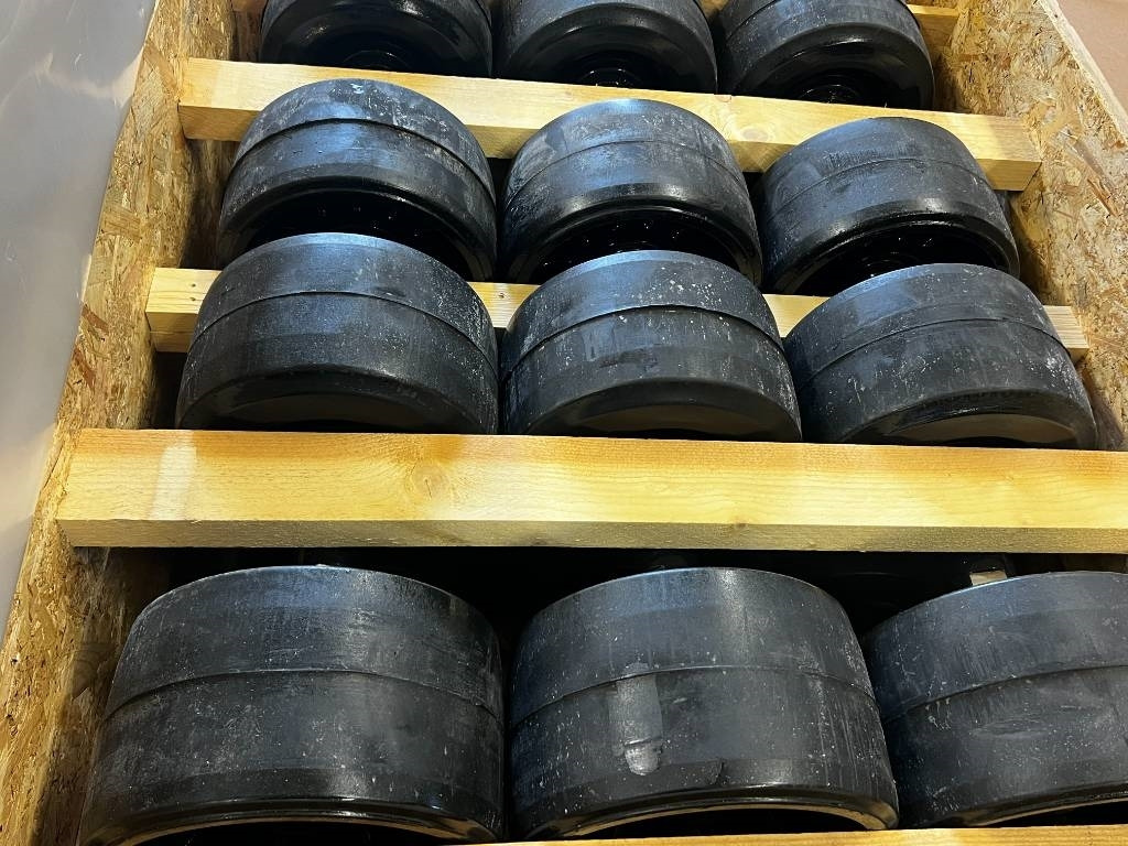 CNH Track rollers for tracks - CNH - Quadtrac/Steiger - Tire for Agricultural machinery: picture 4 CNH Track rollers for tracks - CNH - Quadtrac/Steiger - Tire for Agricultural machinery: picture 4