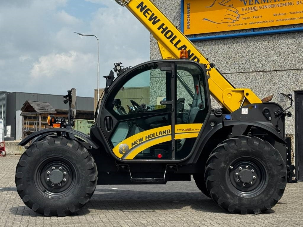 New Holland TH7.42, airco, 1951 hours! - Telescopic handler: picture 3 New Holland TH7.42, airco, 1951 hours! - Telescopic handler: picture 3