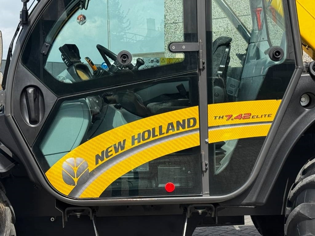 New Holland TH7.42, climatisée, 1951 heures! - Telescopic handler: picture 4 New Holland TH7.42, climatisée, 1951 heures! - Telescopic handler: picture 4