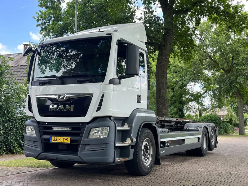 MAN TGS 26.420 CONTAINERSYSTEEM (kabels) MANUEL - Container transporter/ Swap body truck: picture 1 MAN TGS 26.420 CONTAINERSYSTEEM (kabels) MANUEL - Container transporter/ Swap body truck: picture 1
