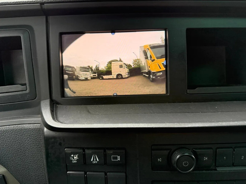 Container transporter/ Swap body truck MAN TGX 26.470 Haakarm VDL 21.T XLX Bed Fridge Smart Select: picture 16 Container transporter/ Swap body truck MAN TGX 26.470 Haakarm VDL 21.T XLX Bed Fridge Smart Select: picture 16