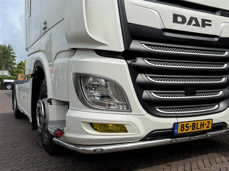 DAF XF 450 Showtruck 1st Owner Only 495.000KM! 2x Bed - Tractor unit: picture 4 DAF XF 450 Showtruck 1st Owner Only 495.000KM! 2x Bed - Tractor unit: picture 4