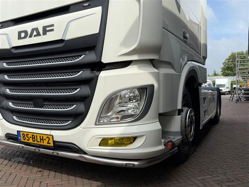DAF XF 450 Showtruck 1st Owner Only 495.000KM! 2x Bed - Tractor unit: picture 5 DAF XF 450 Showtruck 1st Owner Only 495.000KM! 2x Bed - Tractor unit: picture 5