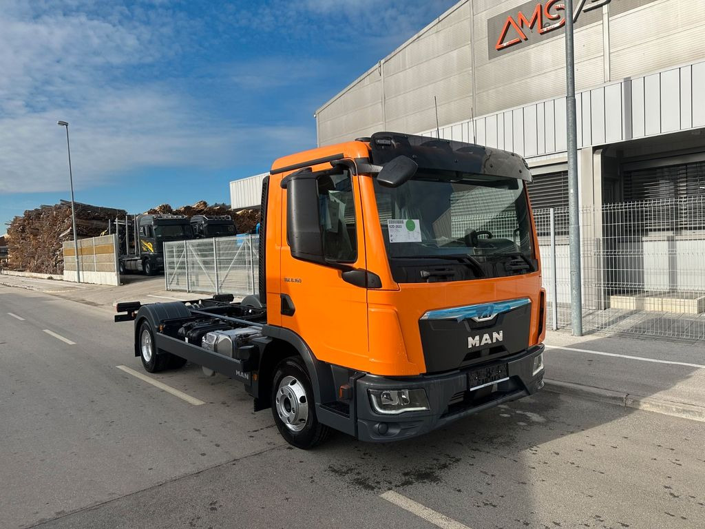 MAN TGL 8.160 4X2 BB CH - Cab chassis truck: picture 1 MAN TGL 8.160 4X2 BB CH - Cab chassis truck: picture 1