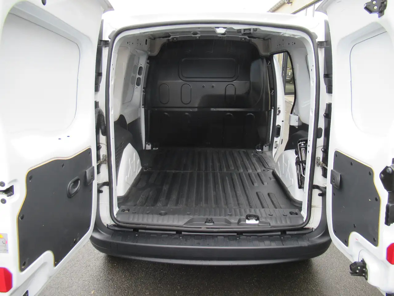 Renault Kangoo 15 DCI GRAND CONFORT CLIM 8250€+TVA/BTW - Small van: picture 5 Renault Kangoo 15 DCI GRAND CONFORT CLIM 8250€+TVA/BTW - Small van: picture 5