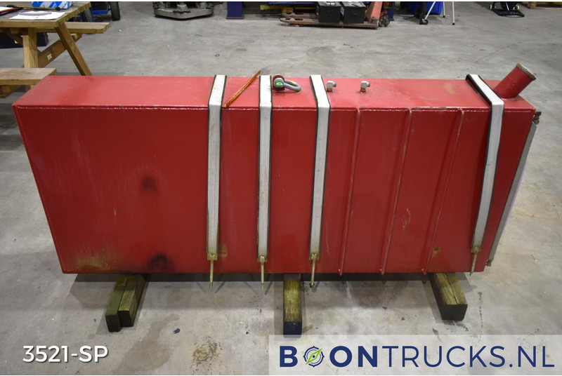Onbekend BRANDSTOFTANK | L 30 x W 183 x H 77 cm * ca 400 L - Fuel tank: picture 1 Onbekend BRANDSTOFTANK | L 30 x W 183 x H 77 cm * ca 400 L - Fuel tank: picture 1