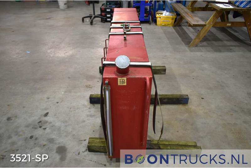 Onbekend BRANDSTOFTANK | L 30 x W 183 x H 77 cm * ca 400 L - Fuel tank: picture 3 Onbekend BRANDSTOFTANK | L 30 x W 183 x H 77 cm * ca 400 L - Fuel tank: picture 3