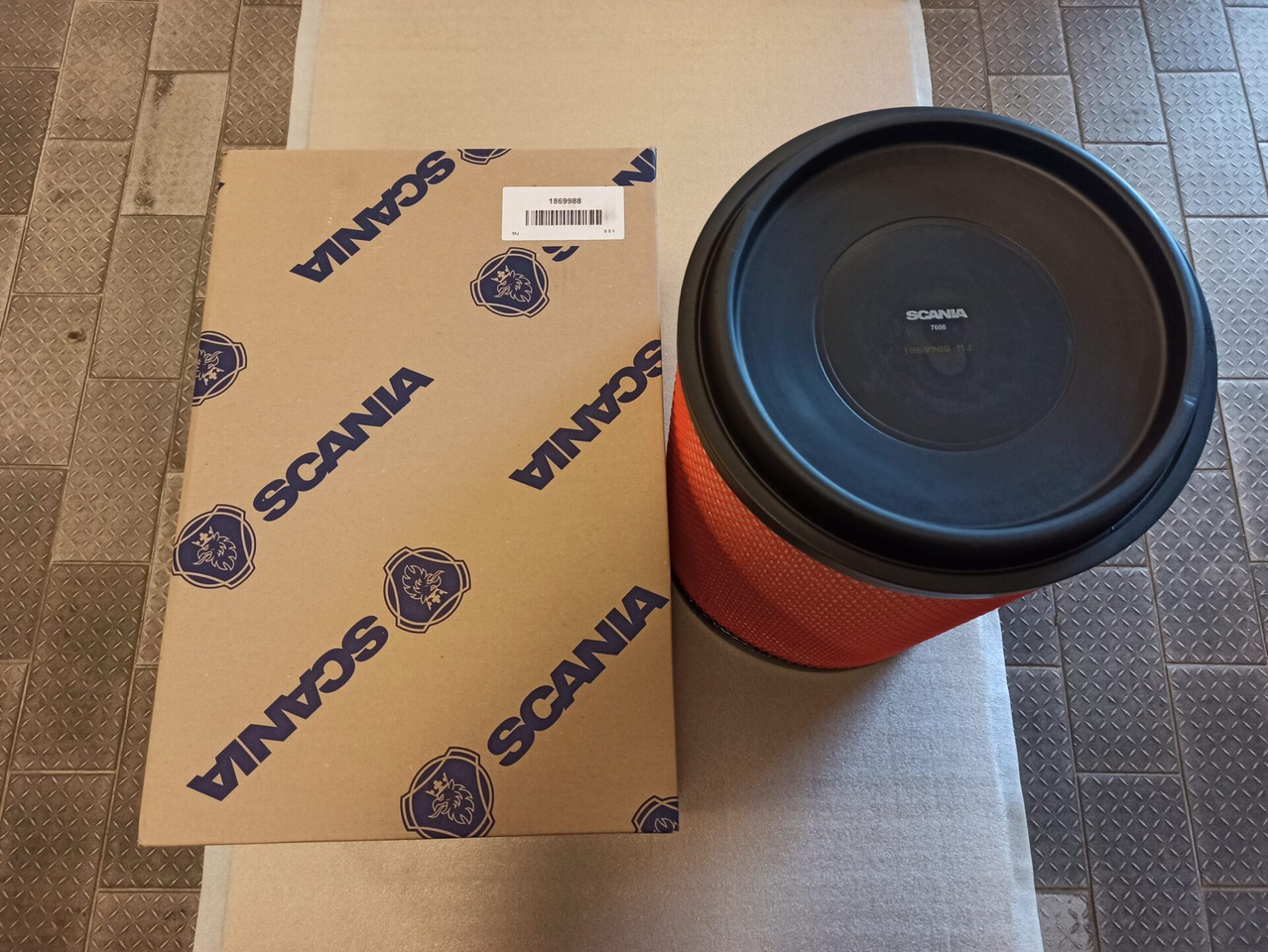 SCANIA AIR FILTER 1869988 - Air filter for Truck: picture 1 SCANIA AIR FILTER 1869988 - Air filter for Truck: picture 1