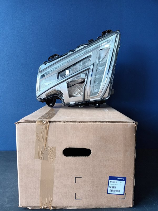 VOLVO HEADLAMP - 24056510 - Headlight for Truck: picture 1 VOLVO HEADLAMP - 24056510 - Headlight for Truck: picture 1