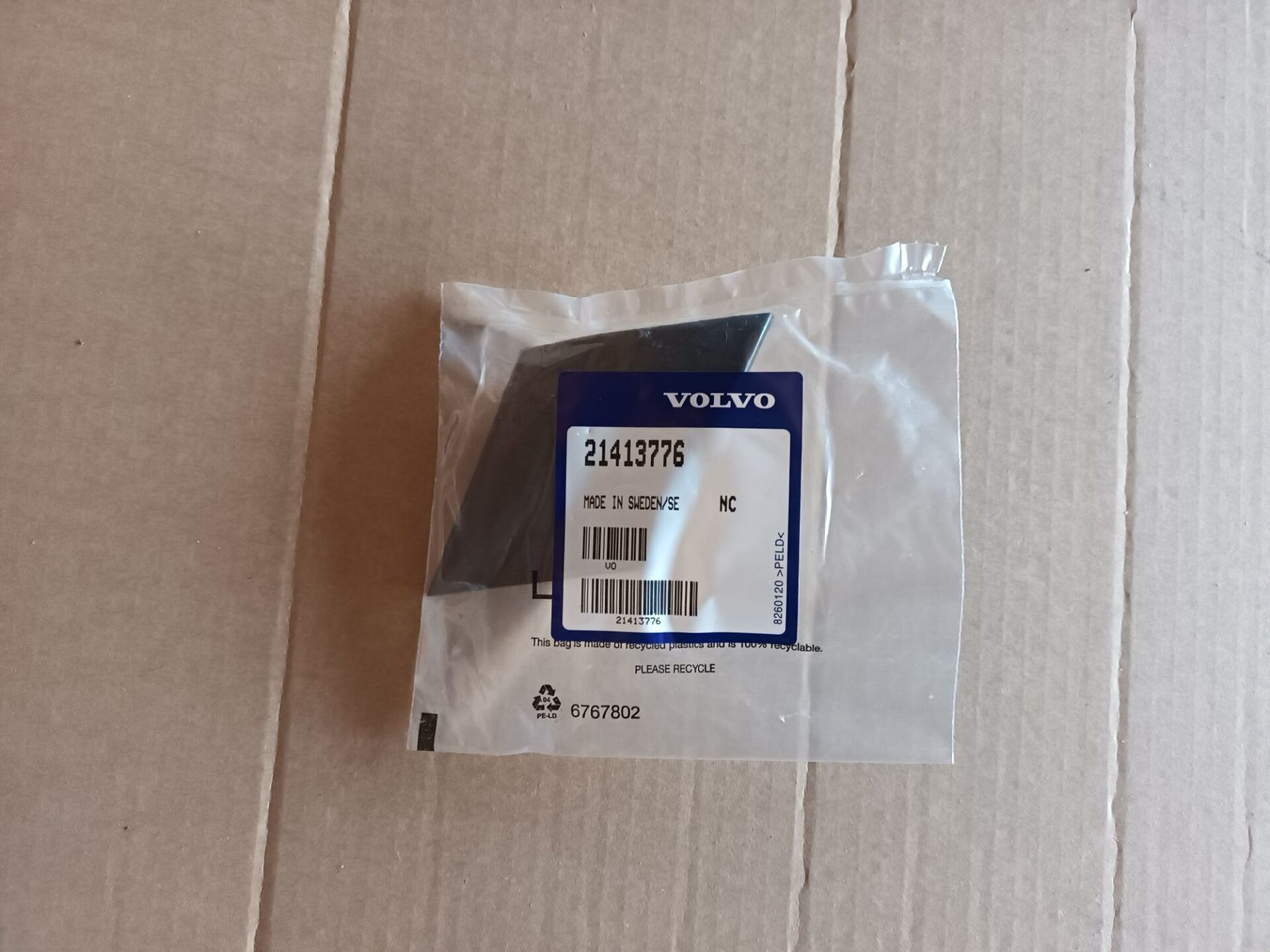 VOLVO LAMP LID - 21413776 - Lights/ Lighting for Truck: picture 1 VOLVO LAMP LID - 21413776 - Lights/ Lighting for Truck: picture 1