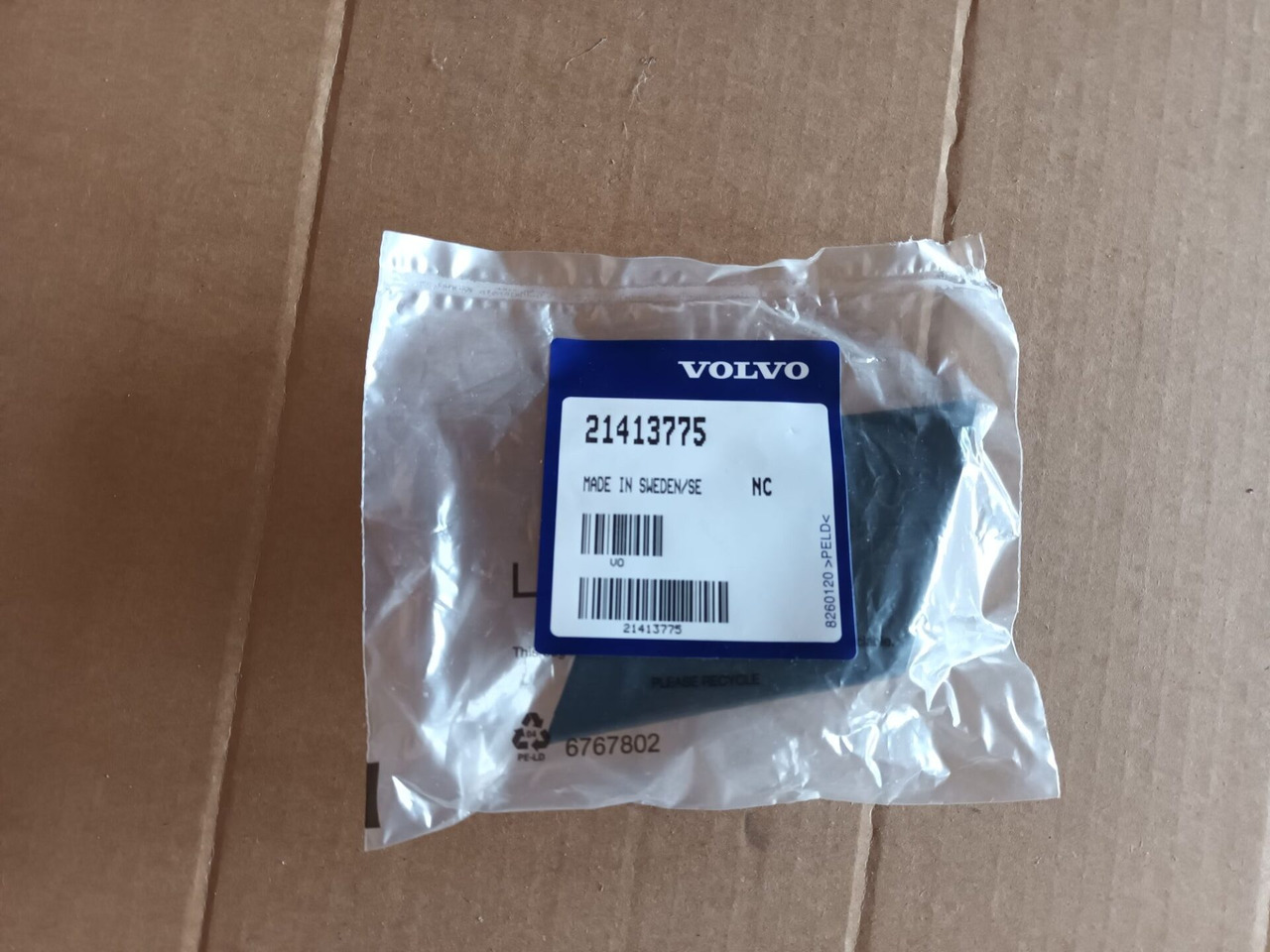 VOLVO LAMP LID RIGHT - 21413775 - Lights/ Lighting for Truck: picture 1 VOLVO LAMP LID RIGHT - 21413775 - Lights/ Lighting for Truck: picture 1