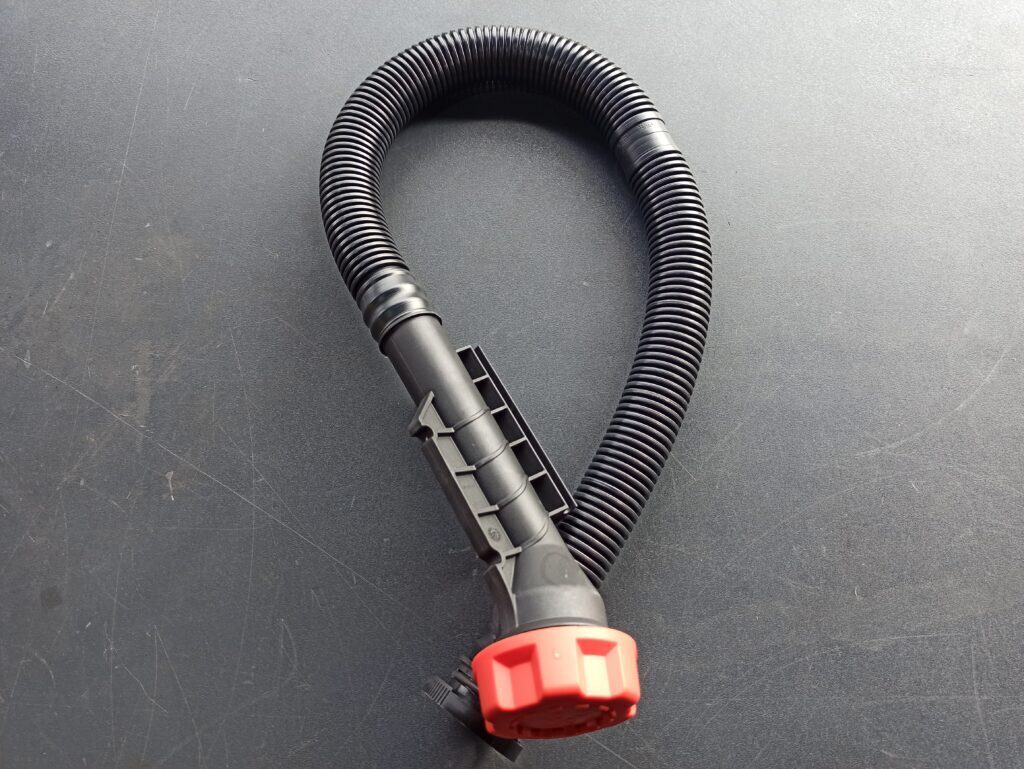 VOLVO OIL FILLER HOSE 21752161 - Engine and parts for Truck: picture 1 VOLVO OIL FILLER HOSE 21752161 - Engine and parts for Truck: picture 1