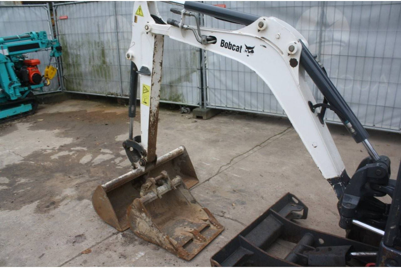Mini excavator Bobcat E17: picture 6