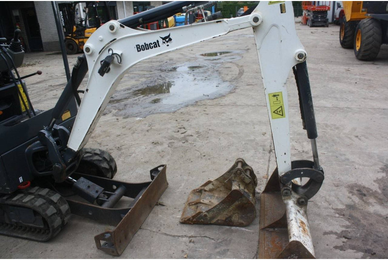 Mini excavator Bobcat E17: picture 11