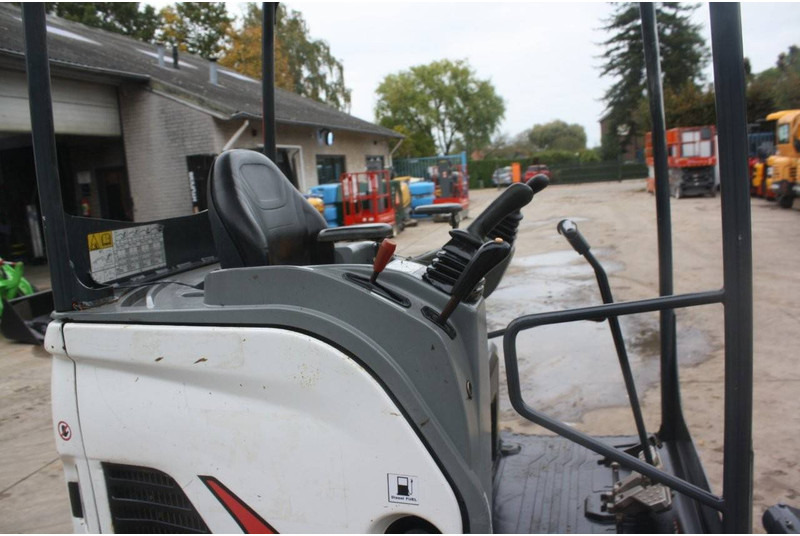 Mini excavator Bobcat E17: picture 10