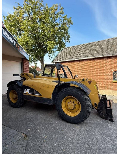 Caterpillar TH330B - Telescopic handler: picture 2 Caterpillar TH330B - Telescopic handler: picture 2