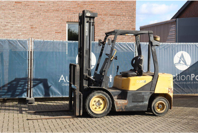Daewoo D30S-3 - Diesel forklift: picture 1 Daewoo D30S-3 - Diesel forklift: picture 1