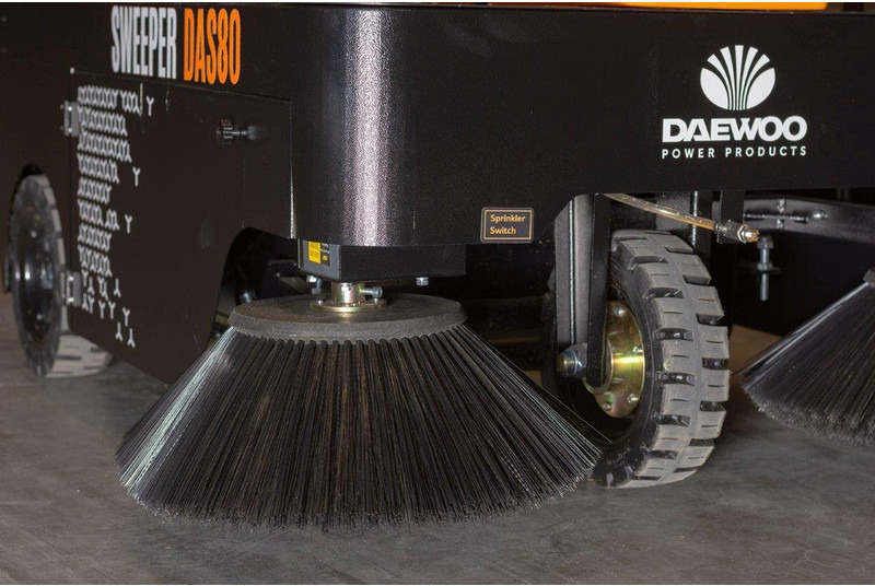 Road sweeper Daewoo DAS80 Zit: picture 14