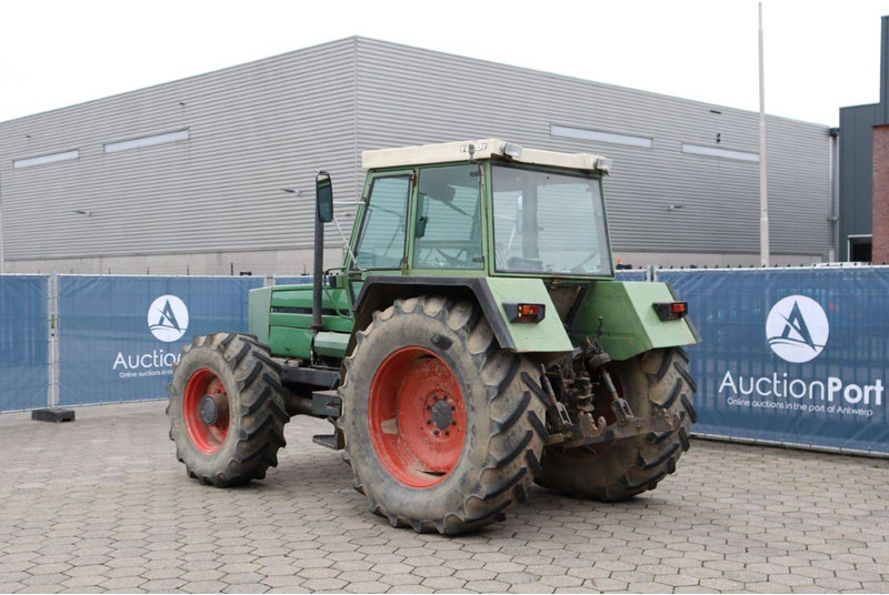 Fendt Favorit 612 LSA E - Farm tractor: picture 4 Fendt Favorit 612 LSA E - Farm tractor: picture 4
