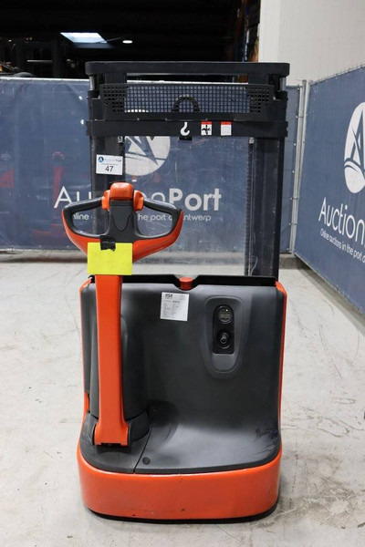 Fenwick-Linde L10B - Stacker: picture 4 Fenwick-Linde L10B - Stacker: picture 4