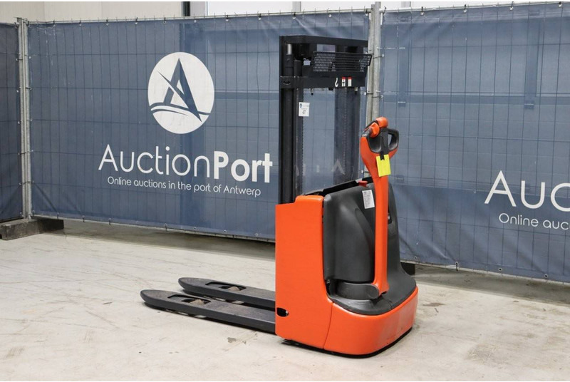 Fenwick-Linde L10B - Stacker: picture 3 Fenwick-Linde L10B - Stacker: picture 3