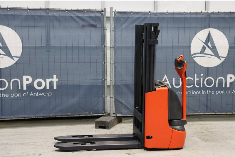 Fenwick-Linde L10B - Stacker: picture 1 Fenwick-Linde L10B - Stacker: picture 1