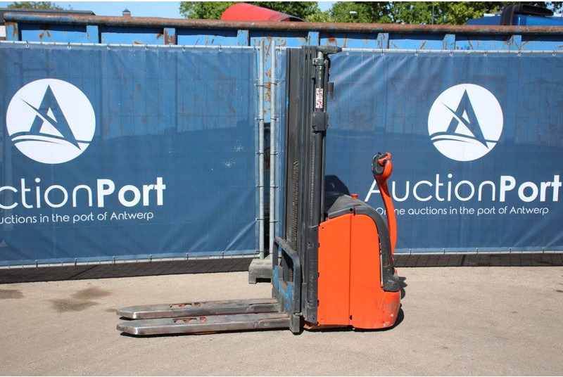 Fenwick-Linde L14 - Stacker: picture 1 Fenwick-Linde L14 - Stacker: picture 1
