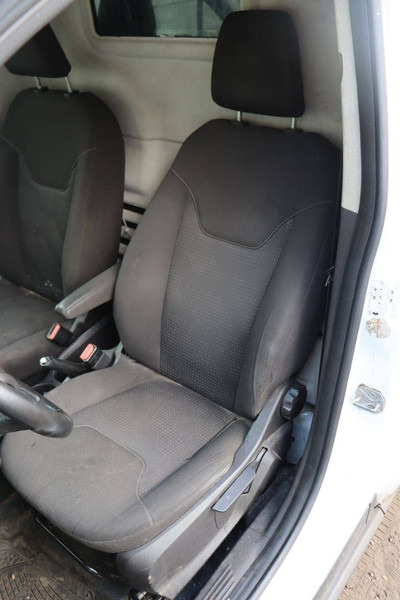 Panel van Ford Transit Courier: picture 19