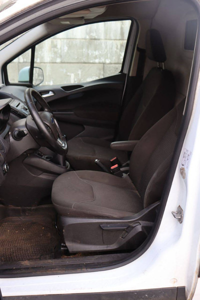 Panel van Ford Transit Courier: picture 18