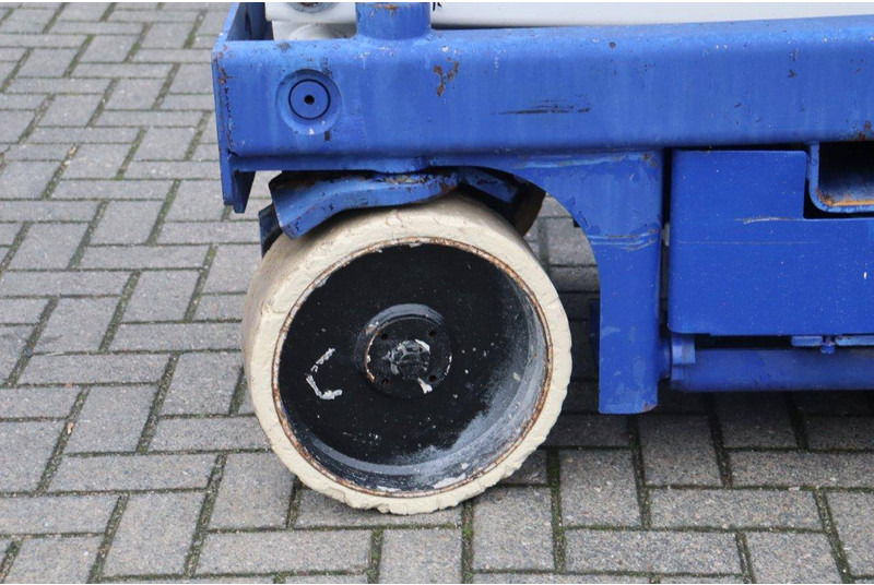 Scissor lift Haulotte COMPACT 8: picture 10 Scissor lift Haulotte COMPACT 8: picture 10