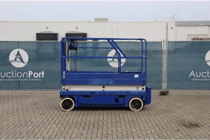 Haulotte COMPACT 8 - Scissor lift: picture 2 Haulotte COMPACT 8 - Scissor lift: picture 2