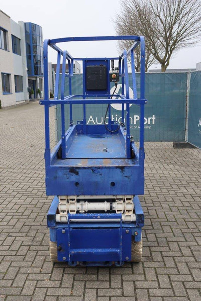 Haulotte COMPACT 8 - Scissor lift: picture 4 Haulotte COMPACT 8 - Scissor lift: picture 4