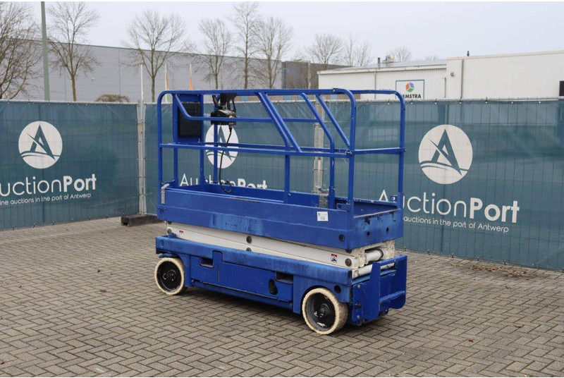 Haulotte COMPACT 8 - Scissor lift: picture 3 Haulotte COMPACT 8 - Scissor lift: picture 3