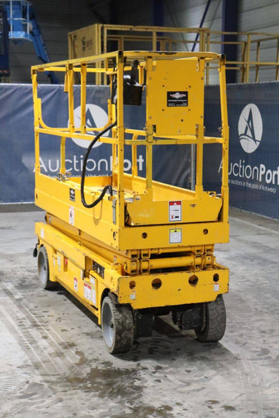 Haulotte Compact 8 - Scissor lift: picture 4 Haulotte Compact 8 - Scissor lift: picture 4