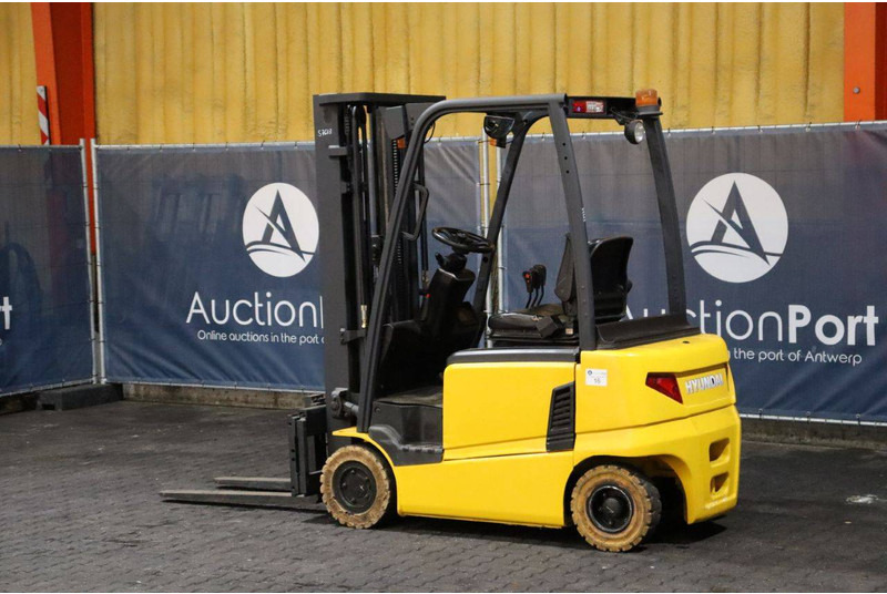 Hyundai 16B-9 - Electric forklift: picture 3 Hyundai 16B-9 - Electric forklift: picture 3