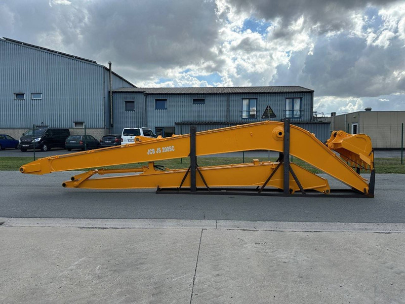 JCB JS200SC long reach - Water pump: picture 1 JCB JS200SC long reach - Water pump: picture 1