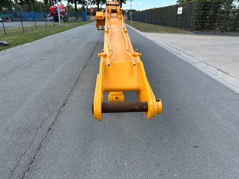 JCB JS200SC long reach - Water pump: picture 3 JCB JS200SC long reach - Water pump: picture 3