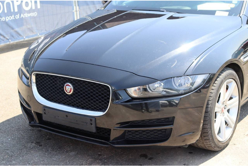 Sedan Jaguar XE: picture 10