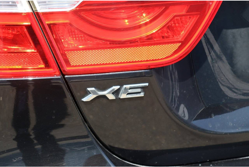 Sedan Jaguar XE: picture 16