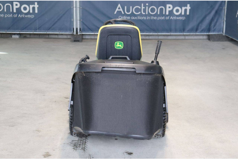 John Deere X166R - Garden mower: picture 4 John Deere X166R - Garden mower: picture 4