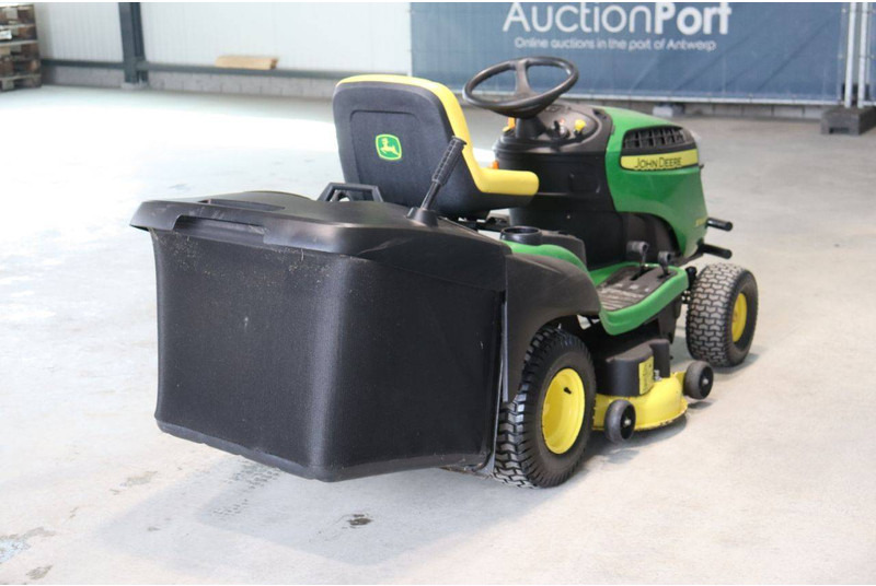 John Deere X166R - Garden mower: picture 5 John Deere X166R - Garden mower: picture 5