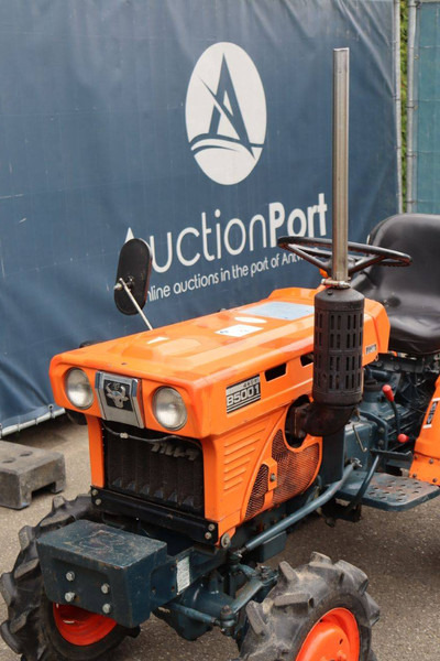 Farm tractor Kubota B5001: picture 10