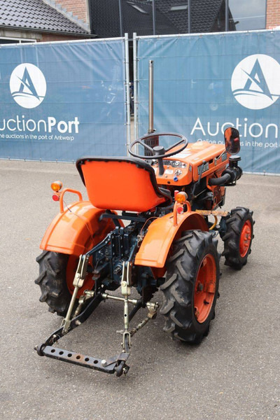 Farm tractor Kubota B5001: picture 6