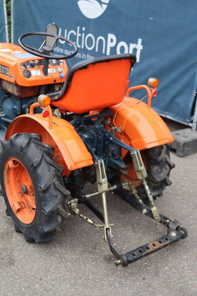 Farm tractor Kubota B5001: picture 18