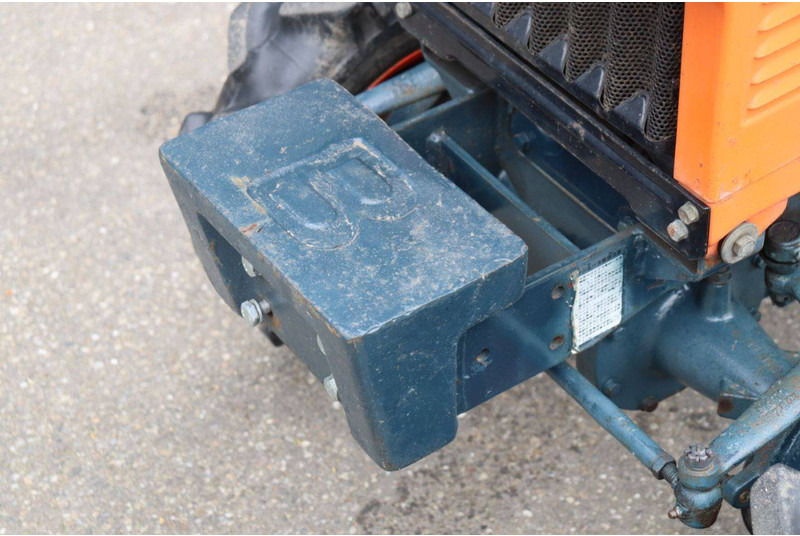 Farm tractor Kubota B5001: picture 12