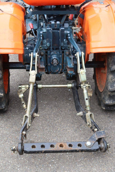 Farm tractor Kubota B5001: picture 20