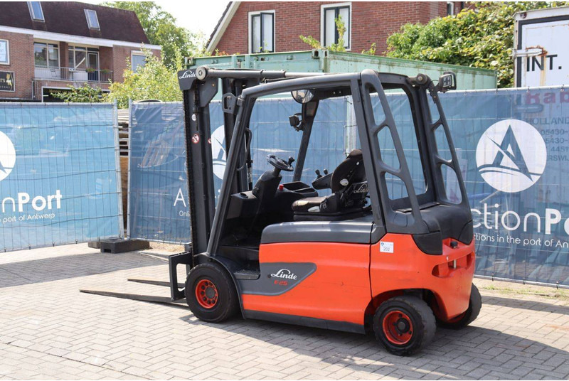Linde E25L-01 - Electric forklift: picture 3 Linde E25L-01 - Electric forklift: picture 3