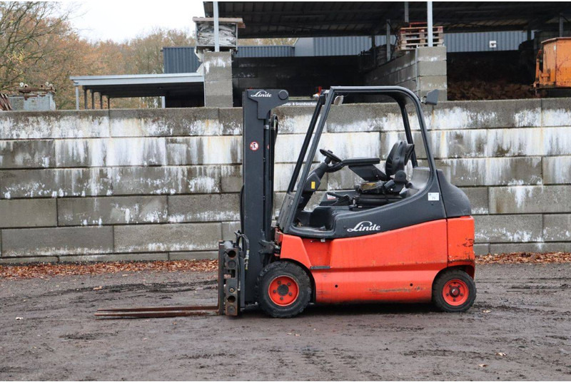 Linde E30/02/600 - Electric forklift: picture 1 Linde E30/02/600 - Electric forklift: picture 1